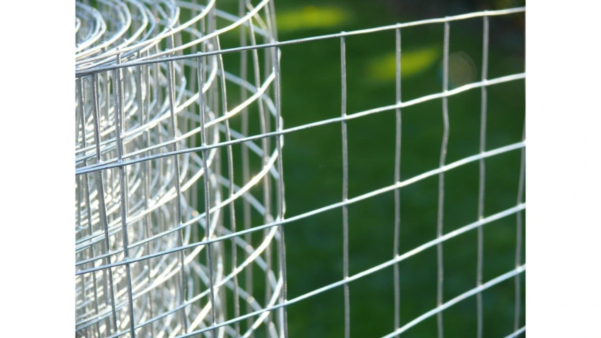 Electrowelded fence meshes